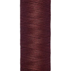 Spool of Gütermann dark red thread labeled 100 m - 110 yds/vgs.