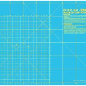 A blue OLFA rotary cutting mat with yellow gridlines, measurement markings in centimeters, diagonal lines, and printed instructions in English and French in the top right corner.