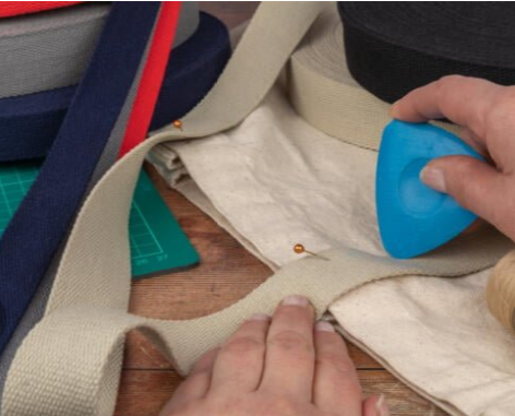 Bag hardware — d-rings, snaps, swivel clips